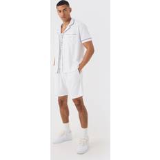 Mies - Valkoinen Pyjamat boohooMAN Contrast Piping Towelling Shirt And Short Set - White