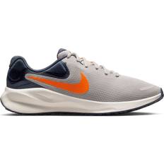 Nike revolution 7m NIKE Revolution 7 M - Light Iron Ore/Thunder Blue/Sail/Total Orange