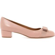 Rosa Tacchi e Décolleté Ferragamo Vara Soft Bow Detail Pink Block Heel Pumps - Women