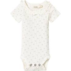Lil'Atelier Hulla SS Slim Body - Coconut Milk (13230630)