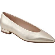 Goud - Vrouw Loafers Marc Fisher Ltd Women's Gunner Pointy Toe Slip-on Dress Flats Gold Leather 9.5M