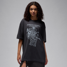 Jordan Women's Oversized Graphic T-Shirt in Black, FV7119-045