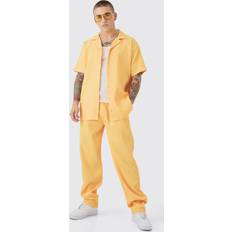 Keltainen Housut boohooMAN Oversized Short Sleeve Pleated Shirt and Straight Trouser Set - Yellow