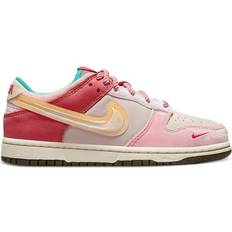 Basketball Shoes Nike Kids Dunk Low "Strawberry Free Lunch" 3Y