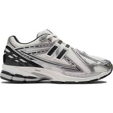 1906R - Silver Metallic/Black/Sea Salt