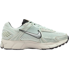 Nike vomero zoom 5 NIKE Zoom Vomero 5 W - Light Silver/Light Bone/Black/Chrome