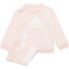 80 - Babys Kinderbekleidung adidas Infant Badge of Sport French Terry Jogger - Sandy Pink/White