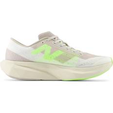 New balance fuelcell rebel v4 New Balance FuelCell Rebel v4 W - Moonrock/Bleached Lime Glo/Sea Salt