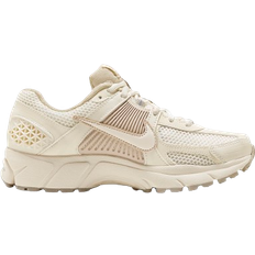 Nike vomero zoom 5 NIKE Zoom Vomero 5 W - Pale Ivory/Sand Drift