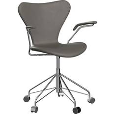 Fritz Hansen 3217 Sjuan Essential Stol