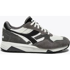Diadora Trainers N902 Beige