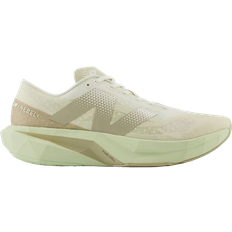 Fuelcell rebel New Balance FuelCell Rebel v4 M - Linen/Lichen Green/Stoneware