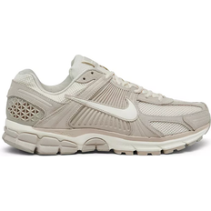 Nike vomero zoom 5 NIKE Zoom Vomero 5 M - Light Orewood Brown