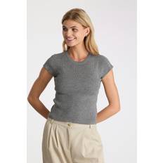 Neo Noir T-shirts Neo Noir Tirra Knit Tee Dam Stickade T-shirts Från Magasin Dark Grey Melange