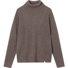 Les deux stickad tröja Les Deux Eddie Wool Rib Rollneck Knit Herr Tröjor Från Magasin Mountain Grey Mélange