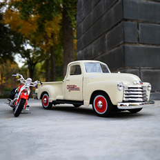 Maxpower White Maisto 1:24 Harley Version 1948 Ford F1 Pickup Motorcycle Alloy Car