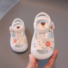 Shein 1pair Flower Princess Flat Sandals With Magic Sticker & Anti-Slip Toe Cover Design For Girls, Suitable For Summer