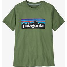 Puuvilla T-paidat Patagonia Kid's P-6 Logo T-shirt - Olive