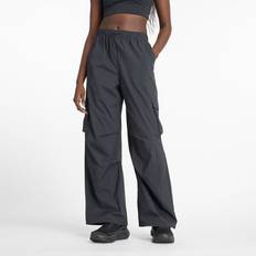 New Balance Nainen Housut New Balance Damen Nylon Cargo Pant in Schwarz, Polywoven, Größe