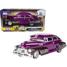 Scale Models & Model Kits Motormax 1948 Chevrolet Aerosedan Fleetside Lowrider Purple Metallic and Dark Purple Met. Two-Tone 1/24 Diecast Model Car by Motormax