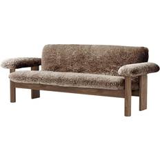 Fårskinn Soffor Audo Copenhagen Brasilia 2-sits Walnut-Sahara Sheepskin Curly Soffa