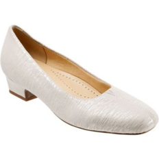 Shoes Trotters Doris Pump White (6.5WW)