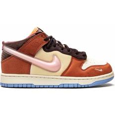 Pink Basketball Shoes Social Status x Dunk Mid 'Chocolate Milk'