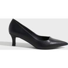 Nelly Svart Classic Pump