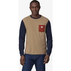 Patagonia Bruna T-shirts Patagonia L/S Shop Sticker Pocket Responsibili-Tee Longsleeve Färg beige