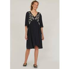 Classic Dress with Embroidery Flowers - Black