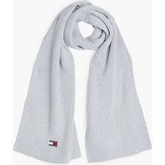 Silver Scarfs Tommy Jeans Heritage Gerippter Strickschal in Hellgrau mit Aufnäher