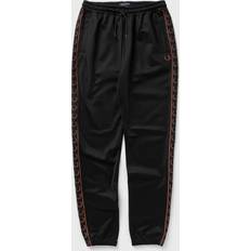 Fred Perry Byxor & Shorts Fred Perry Träningsbyxor Med Kontrasterande Tejpade Detaljer - Svart