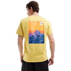 The North Face Geel Tops The North Face Foundation Graphic T-Shirt Yellow Silt