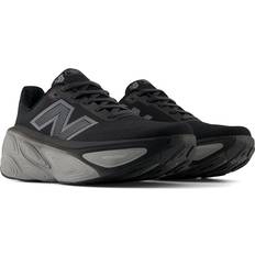 New Balance Fresh Foam X More v5 - Noir/Blanc/Beige