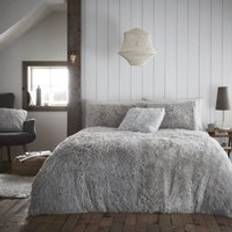 Fluffy Furry Shaggy Hug N Snug Set With Pillowcases - - Single