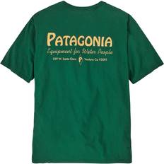 Fairtrade T-shirts Patagonia Water People Organic Pocket T-Shirt Men's Water People Banner: Conifer Green