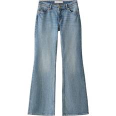Bershka Unisex Jeans Bershka Utsvängda Jeans Med Låg Midja - Ljusblå