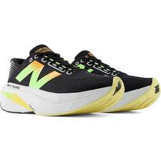 New Balance Men's FuelCell SuperComp Trainer v3 in Black/Green Synthetic