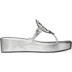 40 ½ Sandalias de tacón Tory Burch Miller Wedge Thong Sandals - Silver