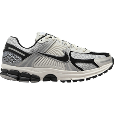 Nike vomero zoom 5 NIKE Zoom Vomero 5 W - Photon Dust/Phantom/Metallic Silver/Black