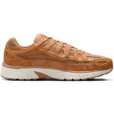 NIKE Marrón Zapatillas deportivas NIKE P-6000 SE M - Flax/Metallic Gold/Sail