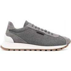 Sneakers Dam