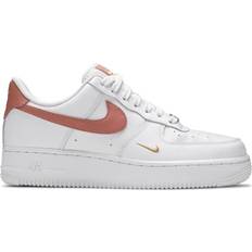 Dame - Nike Air Force 1 Sko NIKE Air Force 1 '07 Essential W - White/Rust Pink