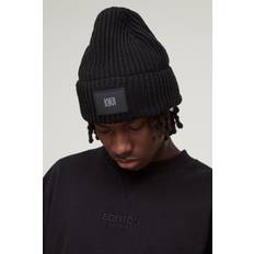 Accessoires boohooMAN Knitted PU Plaque Beanie - Schwarz