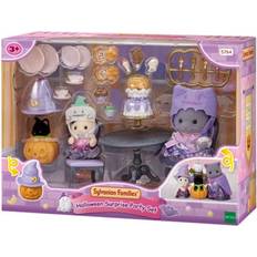 Sylvanian Families Coffret Halloween 3 Figurines Déguisées Mobilier et Goûter d'Halloween Noir