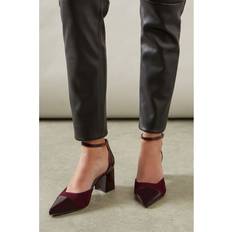 Red Heels & Pumps Wallis Wide Fit Dollis Pointed Two Part Toe Cap Courts - Burgundy