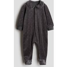 Velour Nattplagg H&M Pyjamasoverall I Velour Med Fötter - Mörkgrå/Prickig