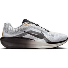 Winflo 11 Nike Winflo 11 SE M - White/Metallic Gold/Light Smoke Grey/Black