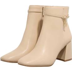 Steve Madden White Heels & Pumps Steve Madden Pumps & High Heels - Risa E/Creme
