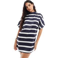 Korte kjoler - Satin ASOS DESIGN Stribet Oversized Mini-T-shirt - Marineblå
